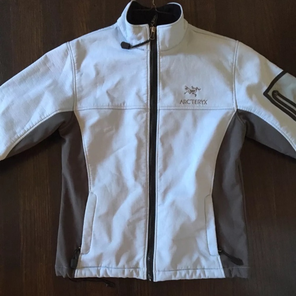 Arc’teryx women’s zip up jacket